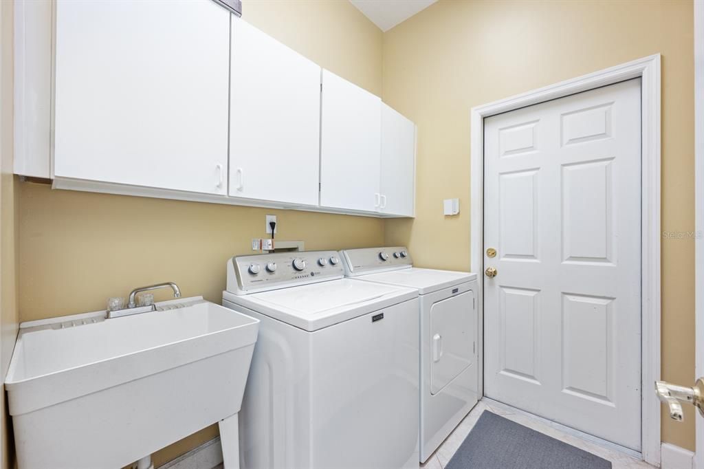 合同活跃: $525,000 (4 贝兹, 3 浴室, 2252 平方英尺)