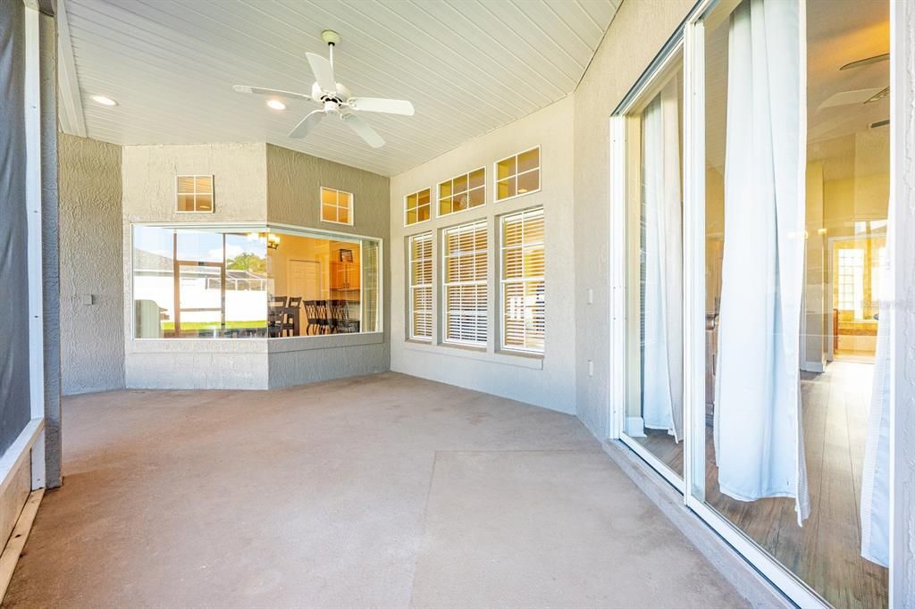 合同活跃: $525,000 (4 贝兹, 3 浴室, 2252 平方英尺)