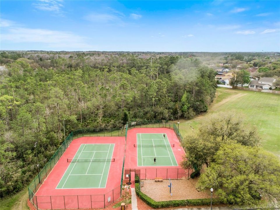 合同活跃: $525,000 (4 贝兹, 3 浴室, 2252 平方英尺)