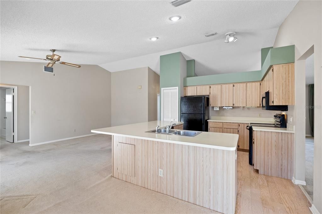 For Sale: $340,000 (3 beds, 2 baths, 1837 Square Feet)