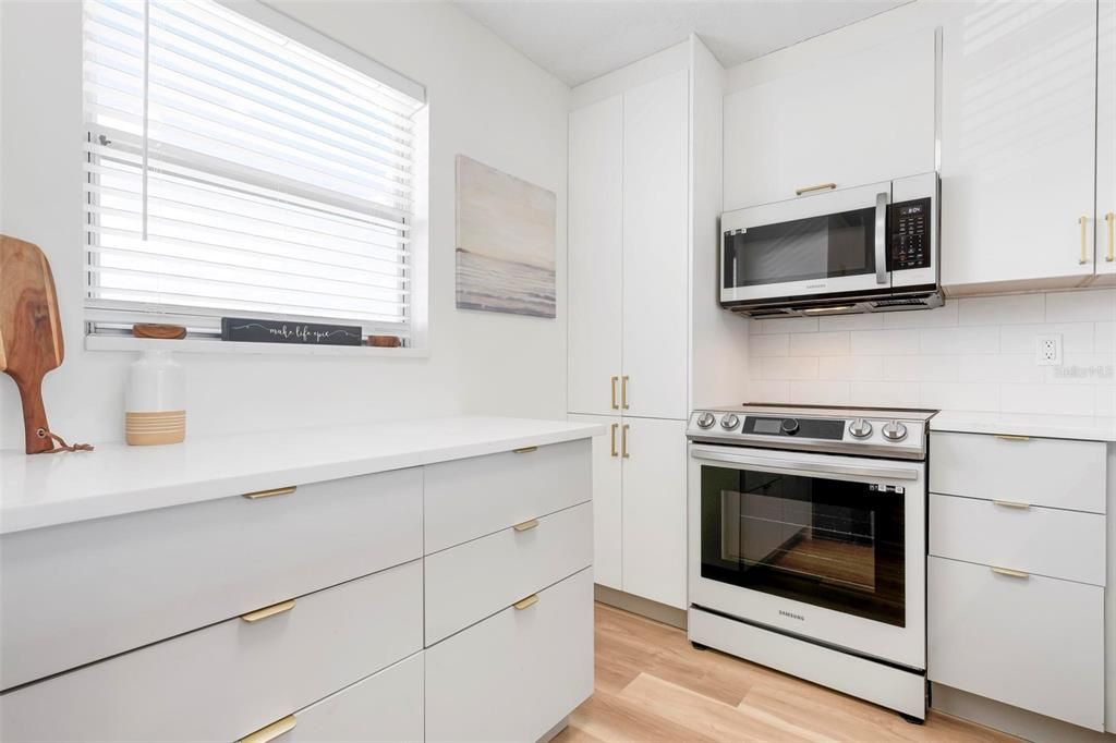 待售: $139,900 (1 贝兹, 1 浴室, 765 平方英尺)