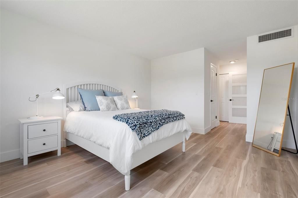 待售: $139,900 (1 贝兹, 1 浴室, 765 平方英尺)