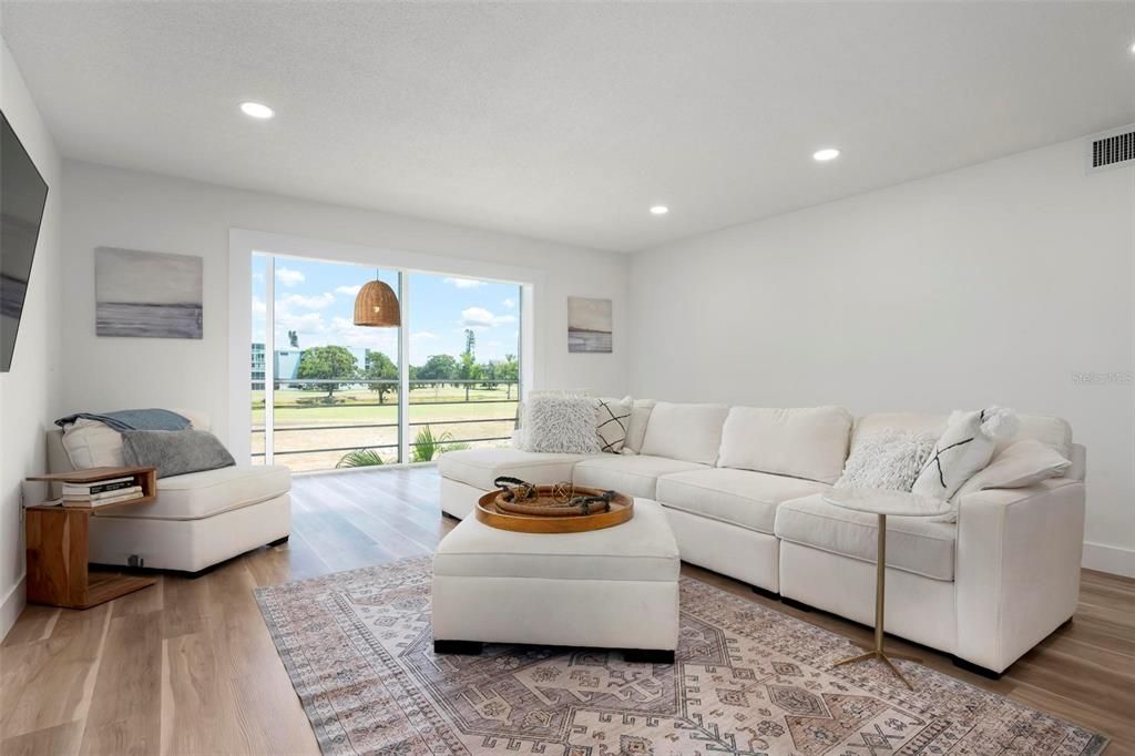 待售: $139,900 (1 贝兹, 1 浴室, 765 平方英尺)