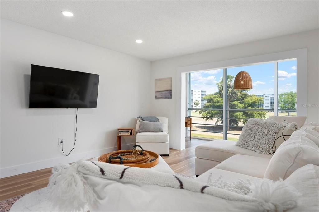 待售: $139,900 (1 贝兹, 1 浴室, 765 平方英尺)