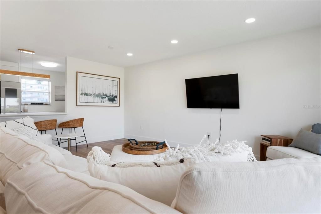 待售: $139,900 (1 贝兹, 1 浴室, 765 平方英尺)