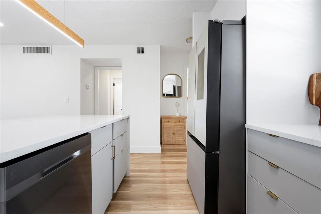 待售: $139,900 (1 贝兹, 1 浴室, 765 平方英尺)