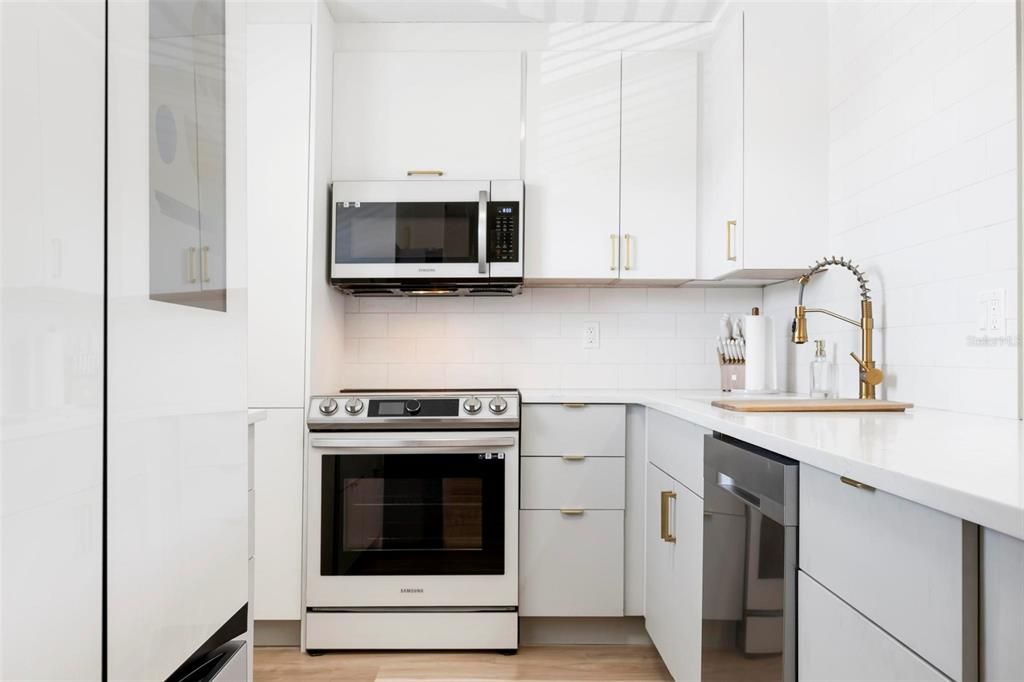 待售: $139,900 (1 贝兹, 1 浴室, 765 平方英尺)