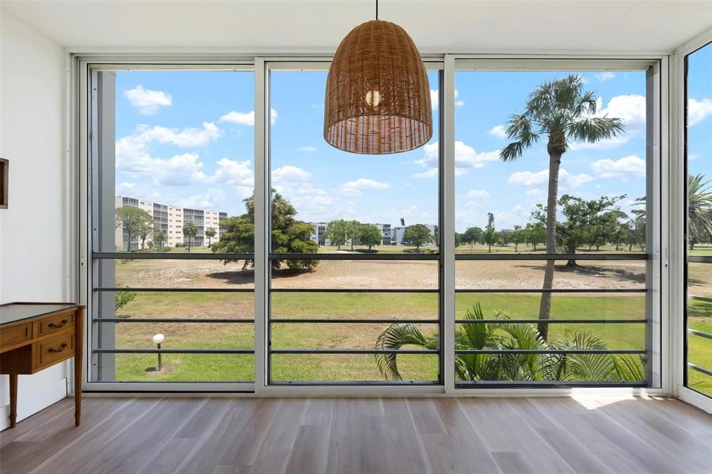 待售: $139,900 (1 贝兹, 1 浴室, 765 平方英尺)