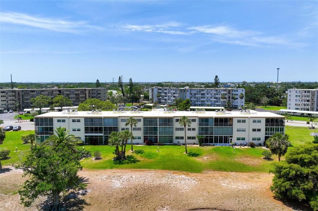 待售: $139,900 (1 贝兹, 1 浴室, 765 平方英尺)