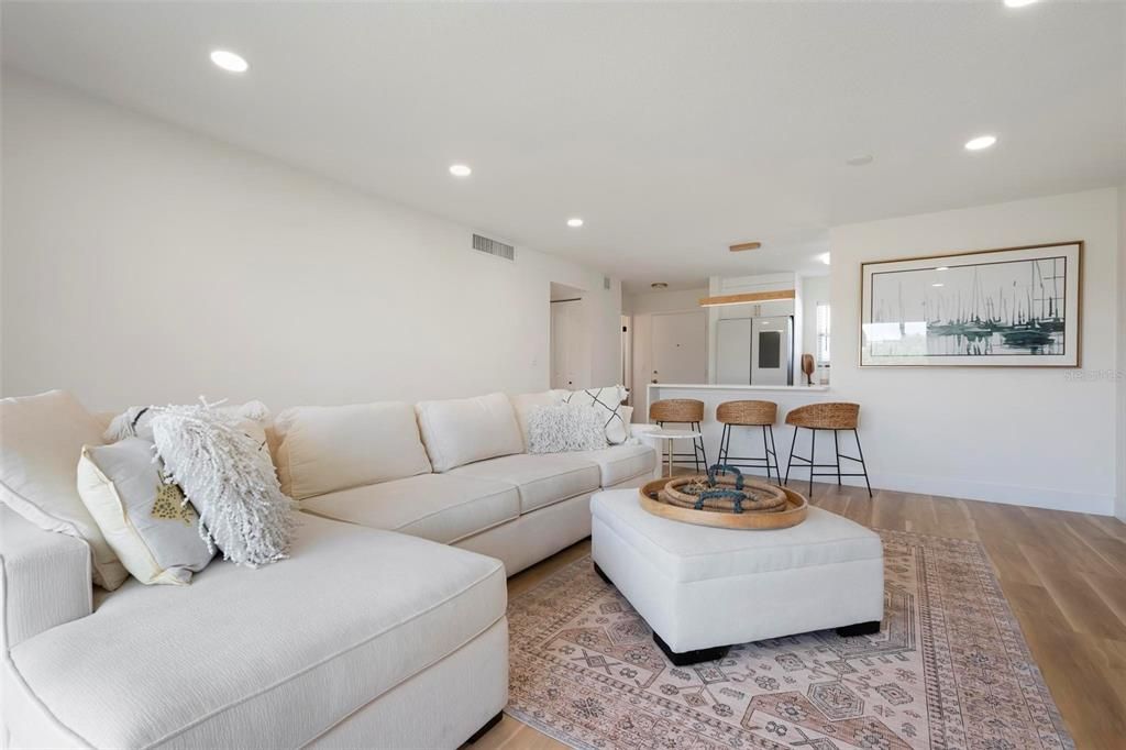 待售: $139,900 (1 贝兹, 1 浴室, 765 平方英尺)