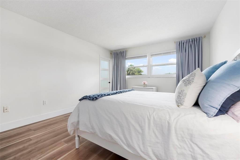 待售: $139,900 (1 贝兹, 1 浴室, 765 平方英尺)