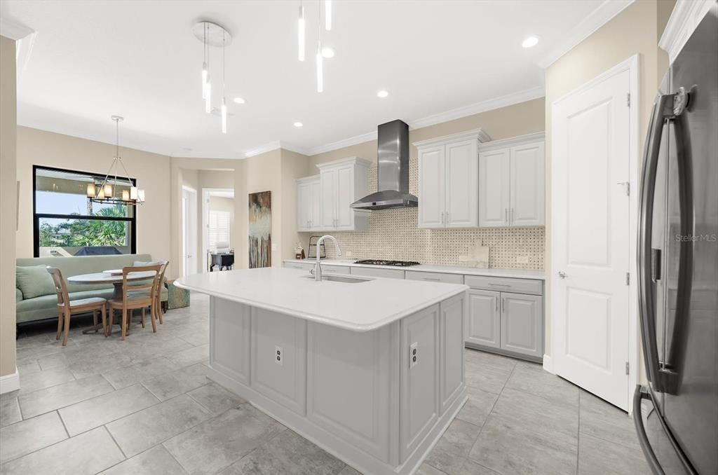 For Sale: $699,000 (3 beds, 3 baths, 2563 Square Feet)