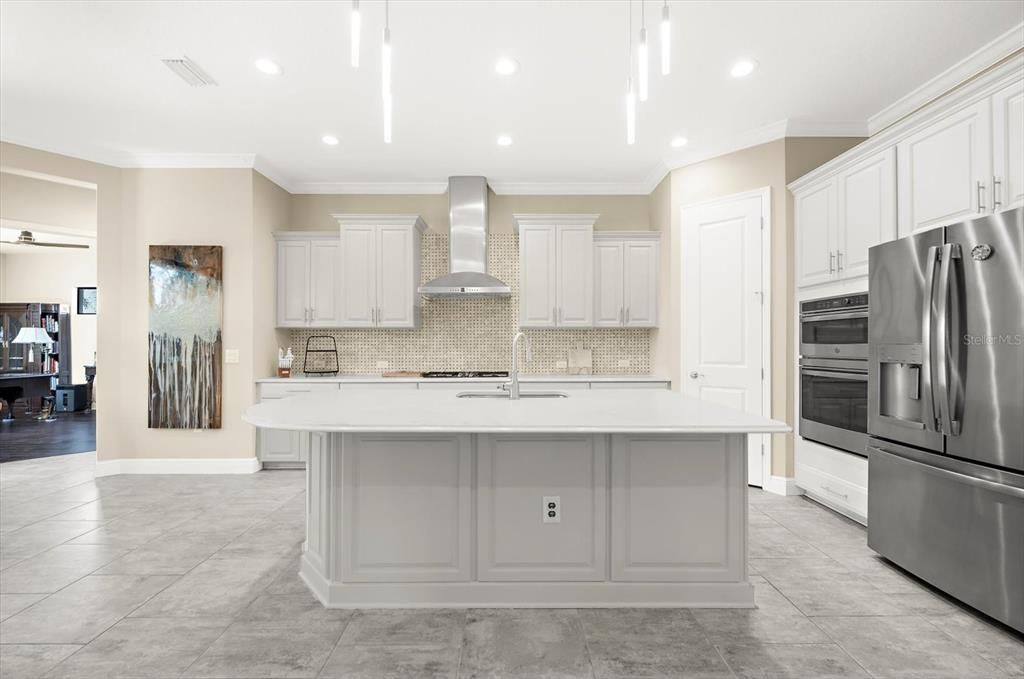 For Sale: $699,000 (3 beds, 3 baths, 2563 Square Feet)