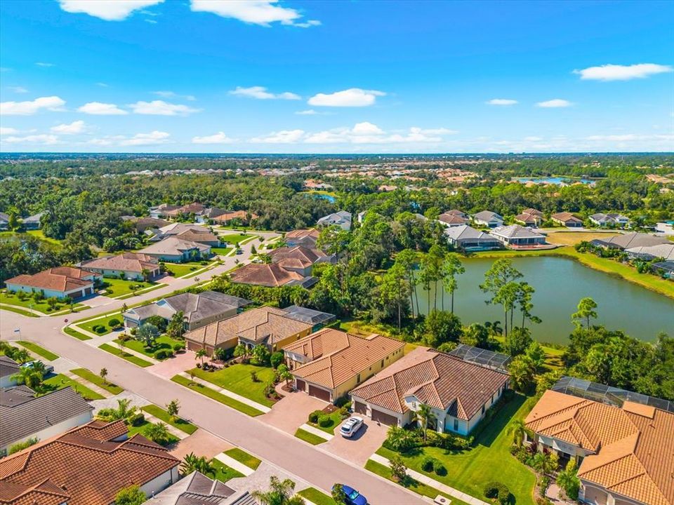 For Sale: $699,000 (3 beds, 3 baths, 2563 Square Feet)