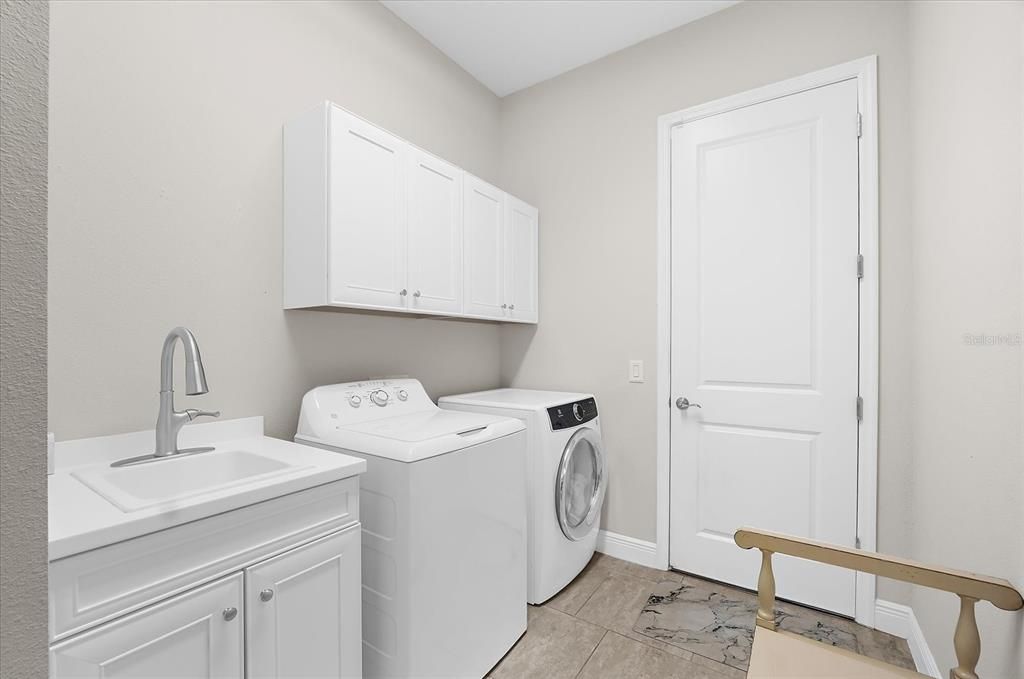 For Sale: $699,000 (3 beds, 3 baths, 2563 Square Feet)