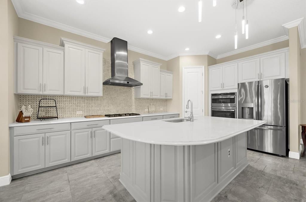 For Sale: $699,000 (3 beds, 3 baths, 2563 Square Feet)