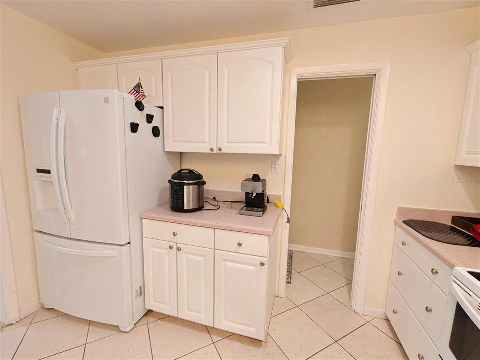 For Rent: $1,400 (1 beds, 1 baths, 1400 Square Feet)