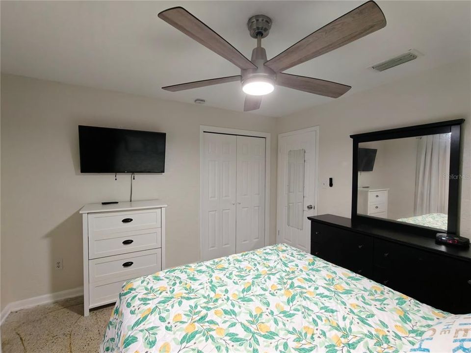 For Rent: $1,400 (1 beds, 1 baths, 1400 Square Feet)