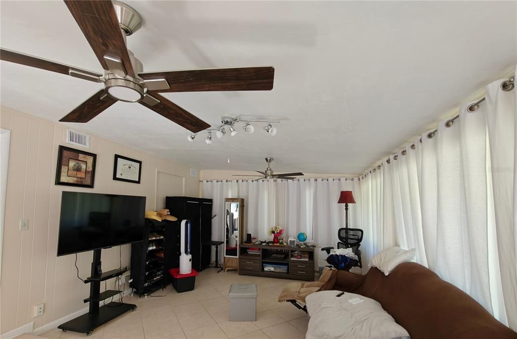 For Rent: $1,550 (1 beds, 1 baths, 800 Square Feet)