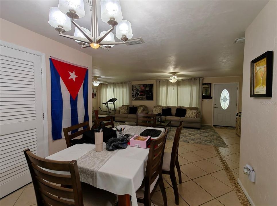 For Rent: $1,550 (1 beds, 1 baths, 800 Square Feet)