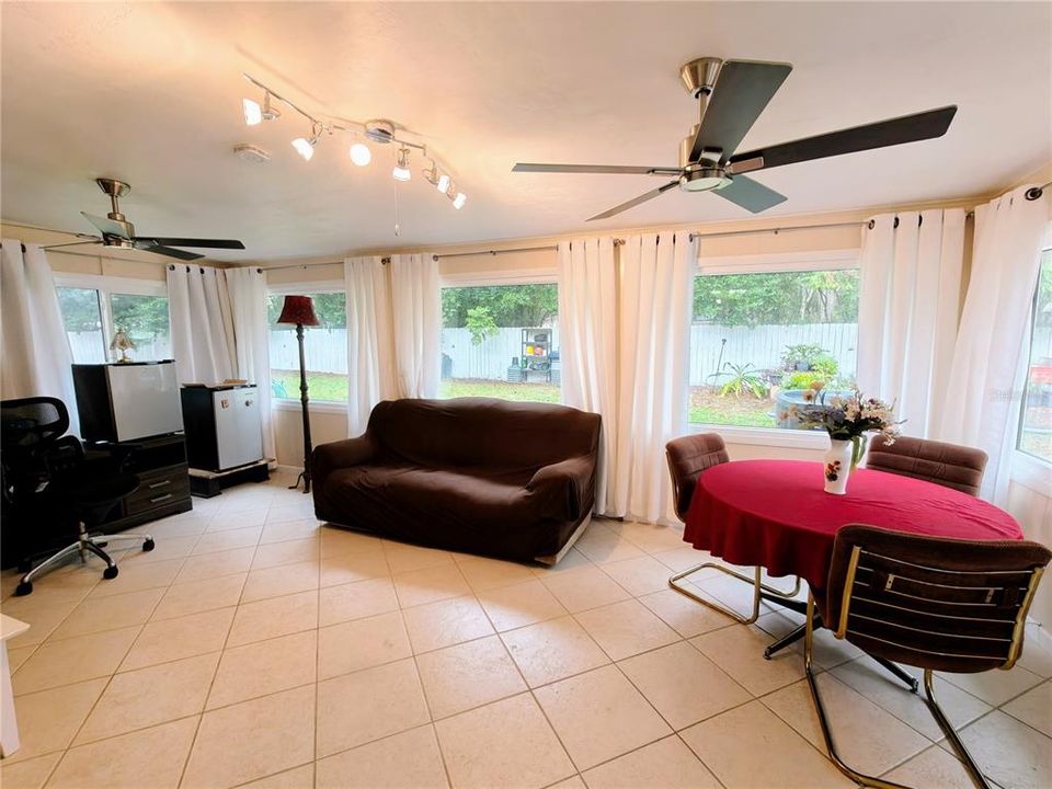 For Rent: $1,400 (1 beds, 1 baths, 1400 Square Feet)