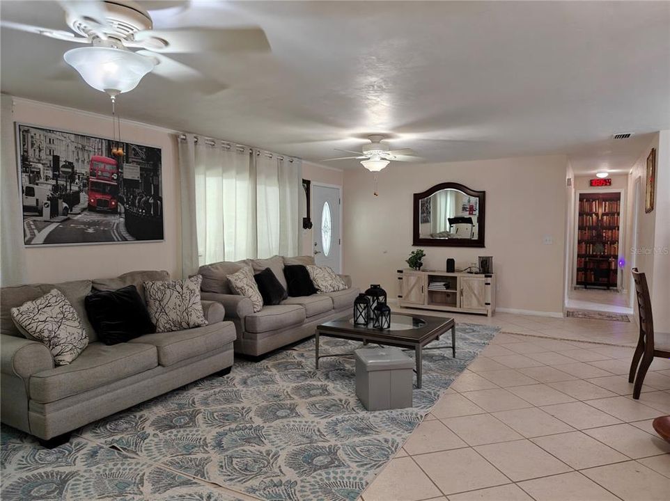 For Rent: $1,550 (1 beds, 1 baths, 800 Square Feet)