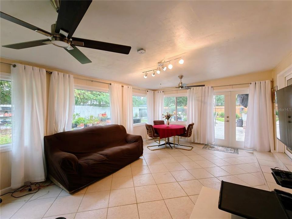 For Rent: $1,400 (1 beds, 1 baths, 1400 Square Feet)