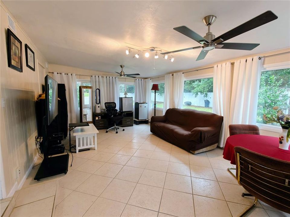 For Rent: $1,400 (1 beds, 1 baths, 1400 Square Feet)