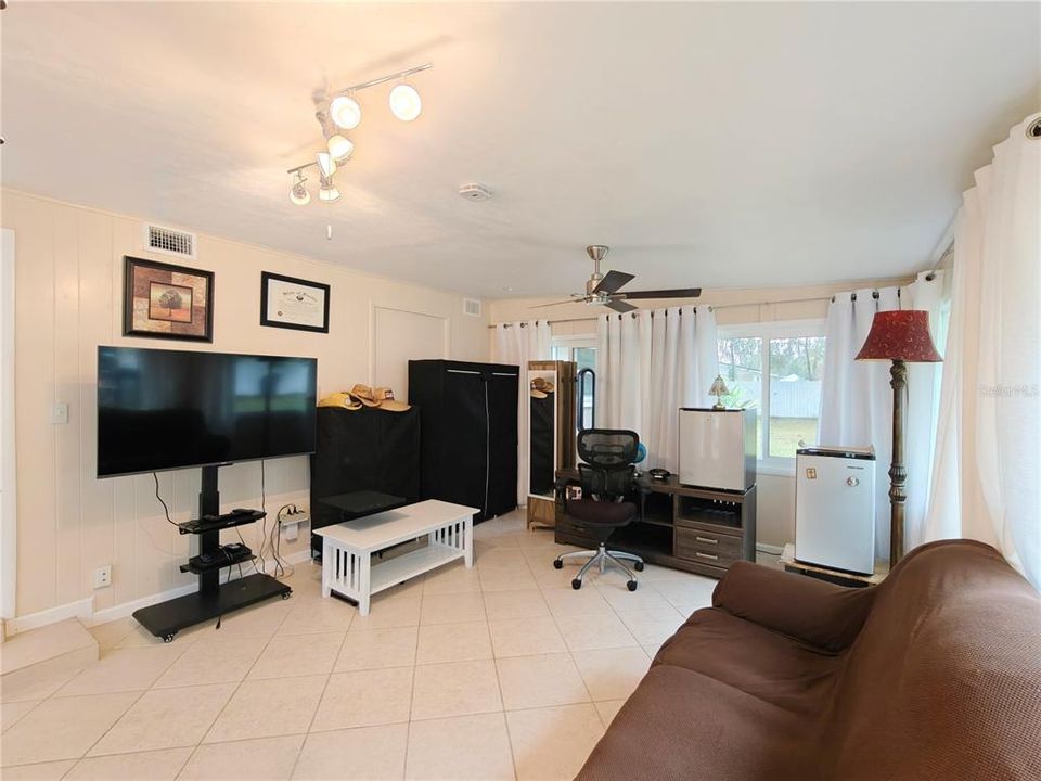 For Rent: $1,400 (1 beds, 1 baths, 1400 Square Feet)