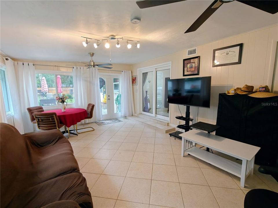 For Rent: $1,400 (1 beds, 1 baths, 1400 Square Feet)