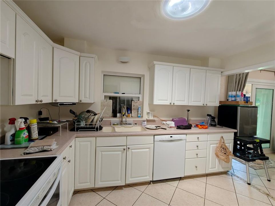 For Rent: $1,550 (1 beds, 1 baths, 800 Square Feet)