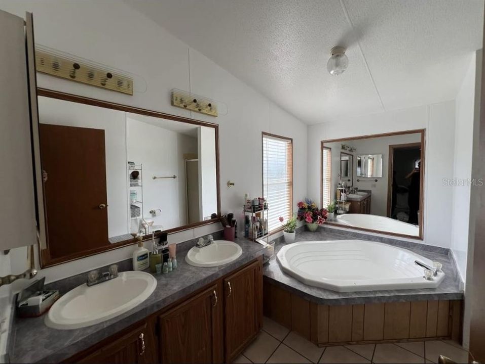 For Sale: $275,000 (3 beds, 2 baths, 1152 Square Feet)