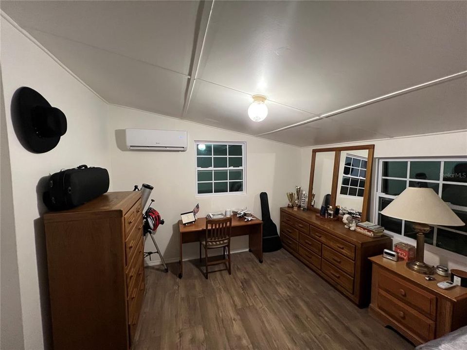 For Sale: $275,000 (3 beds, 2 baths, 1152 Square Feet)