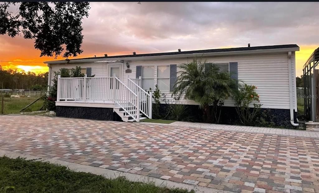 For Sale: $275,000 (3 beds, 2 baths, 1152 Square Feet)