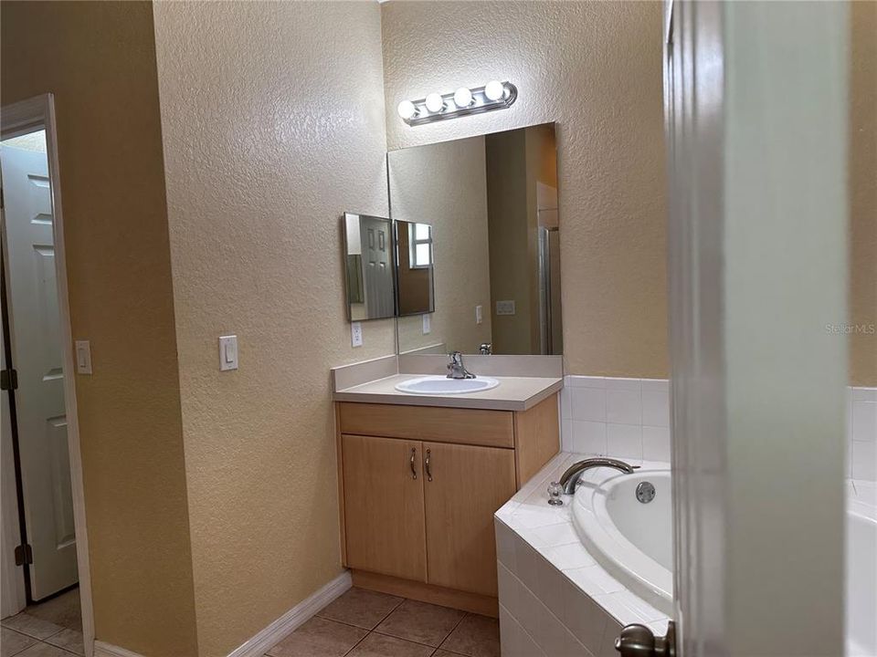 Activo con contrato: $1,700 (3 camas, 2 baños, 1517 Pies cuadrados)