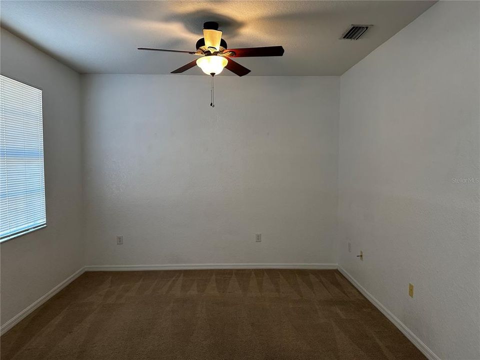 Activo con contrato: $1,700 (3 camas, 2 baños, 1517 Pies cuadrados)