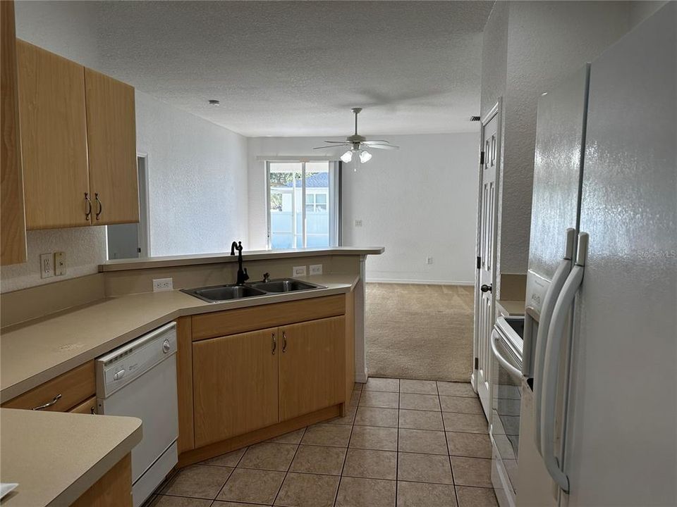 Activo con contrato: $1,700 (3 camas, 2 baños, 1517 Pies cuadrados)