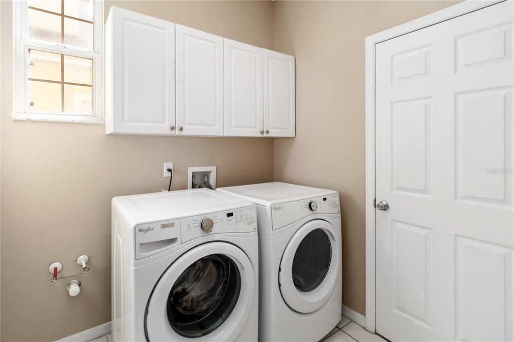 For Sale: $569,000 (4 beds, 2 baths, 2494 Square Feet)