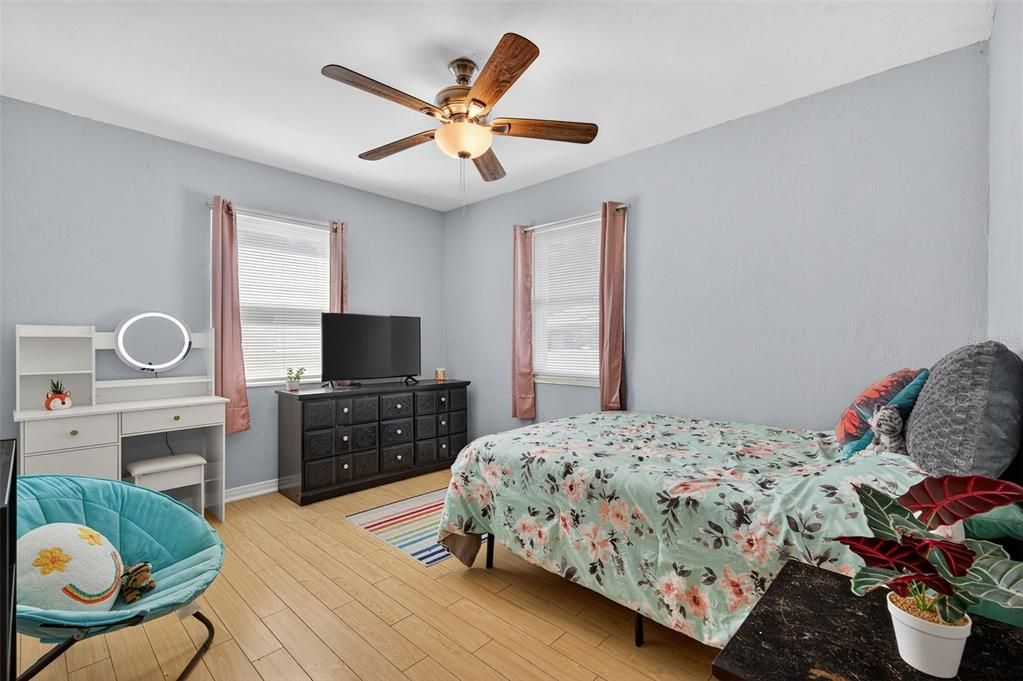 For Sale: $325,000 (3 beds, 1 baths, 1320 Square Feet)