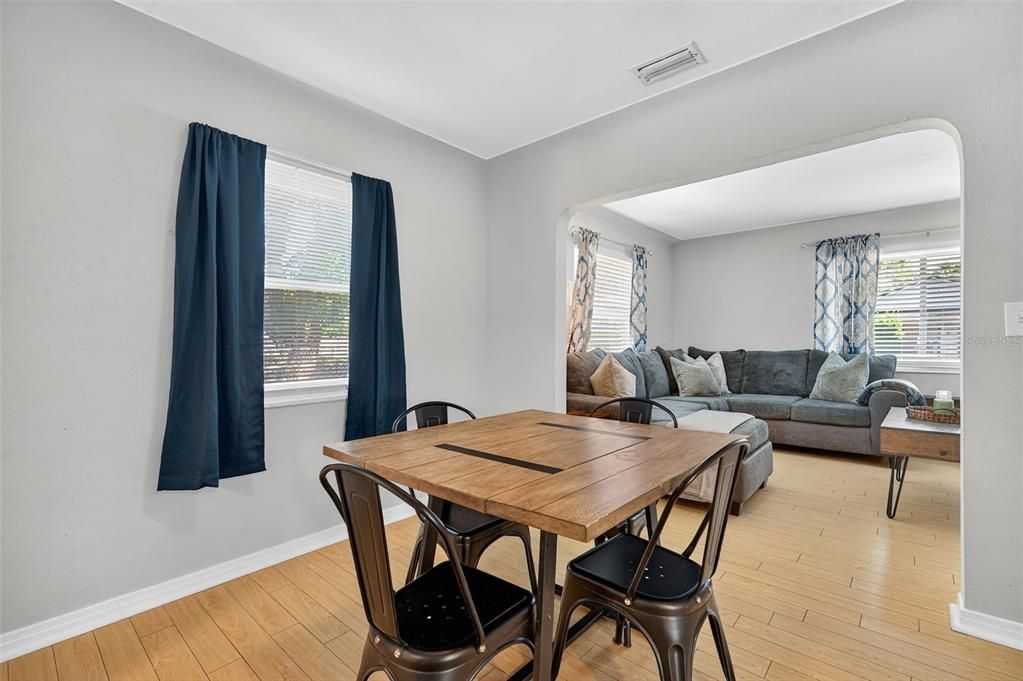 For Sale: $325,000 (3 beds, 1 baths, 1320 Square Feet)