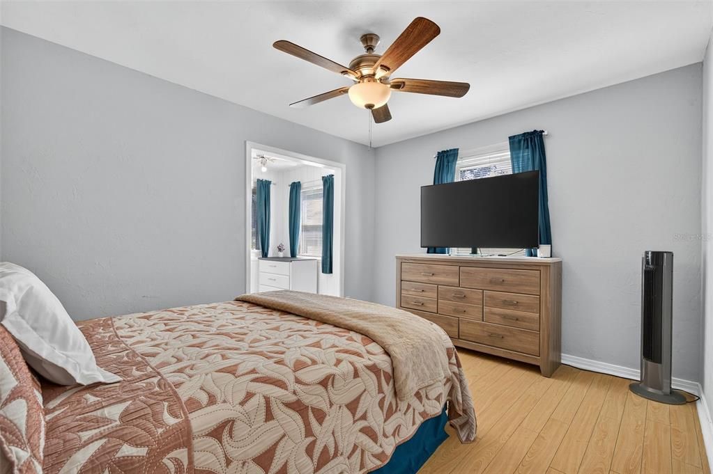 For Sale: $325,000 (3 beds, 1 baths, 1320 Square Feet)