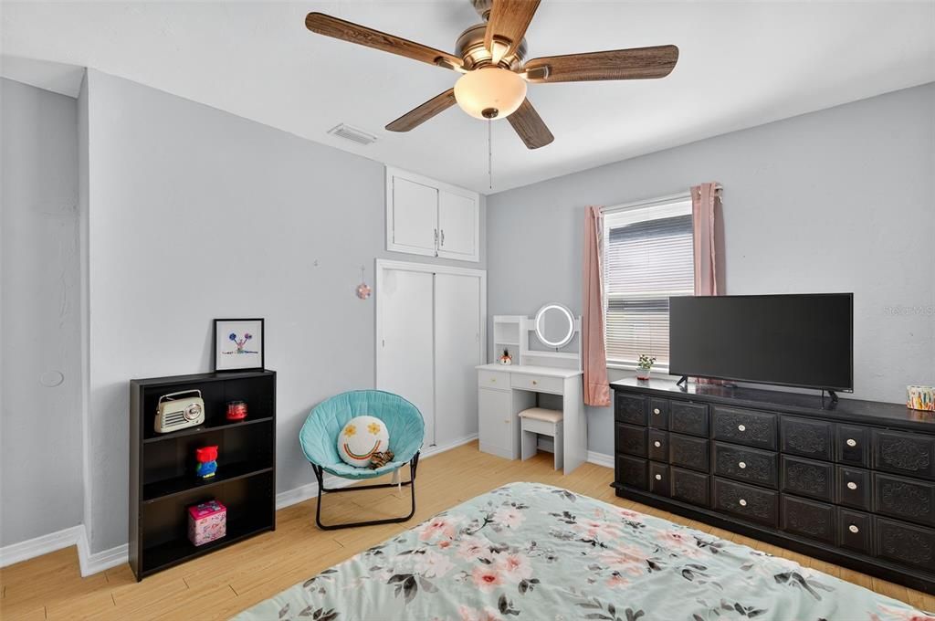 For Sale: $325,000 (3 beds, 1 baths, 1320 Square Feet)