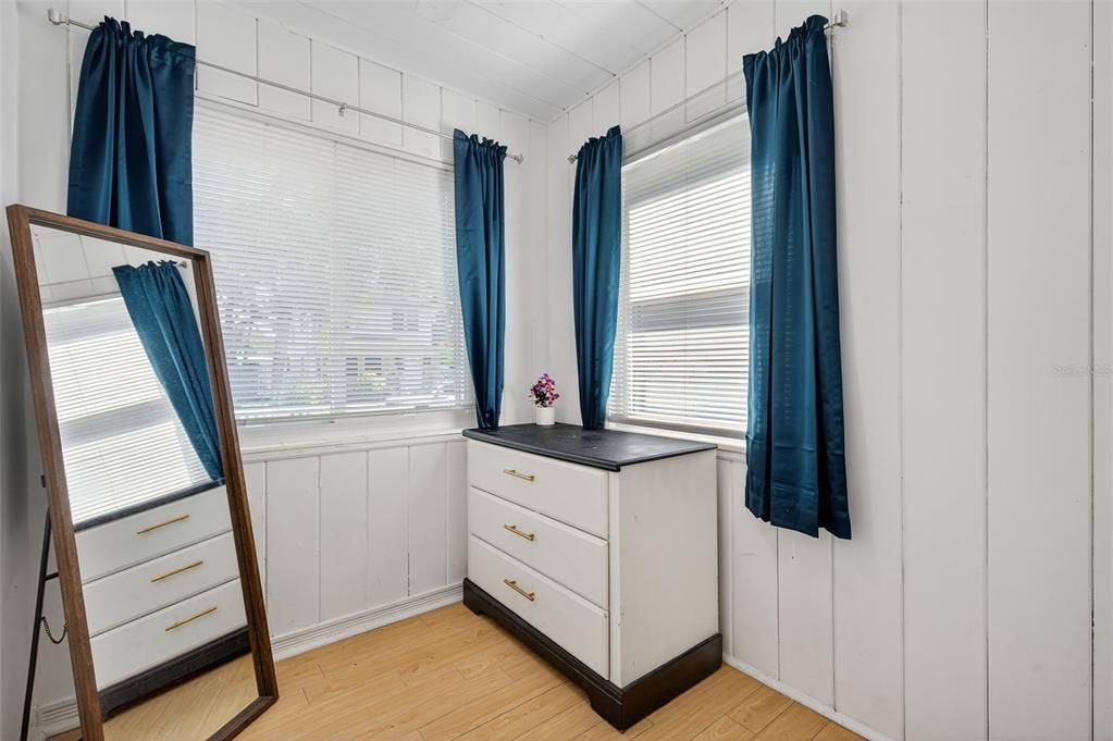 For Sale: $325,000 (3 beds, 1 baths, 1320 Square Feet)