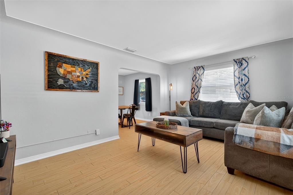 For Sale: $325,000 (3 beds, 1 baths, 1320 Square Feet)