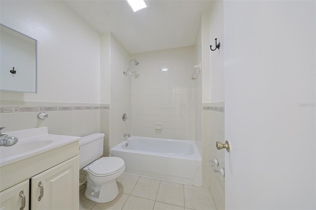 For Rent: $2,350 (3 beds, 2 baths, 1600 Square Feet)