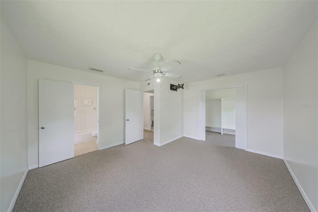 For Rent: $2,350 (3 beds, 2 baths, 1600 Square Feet)