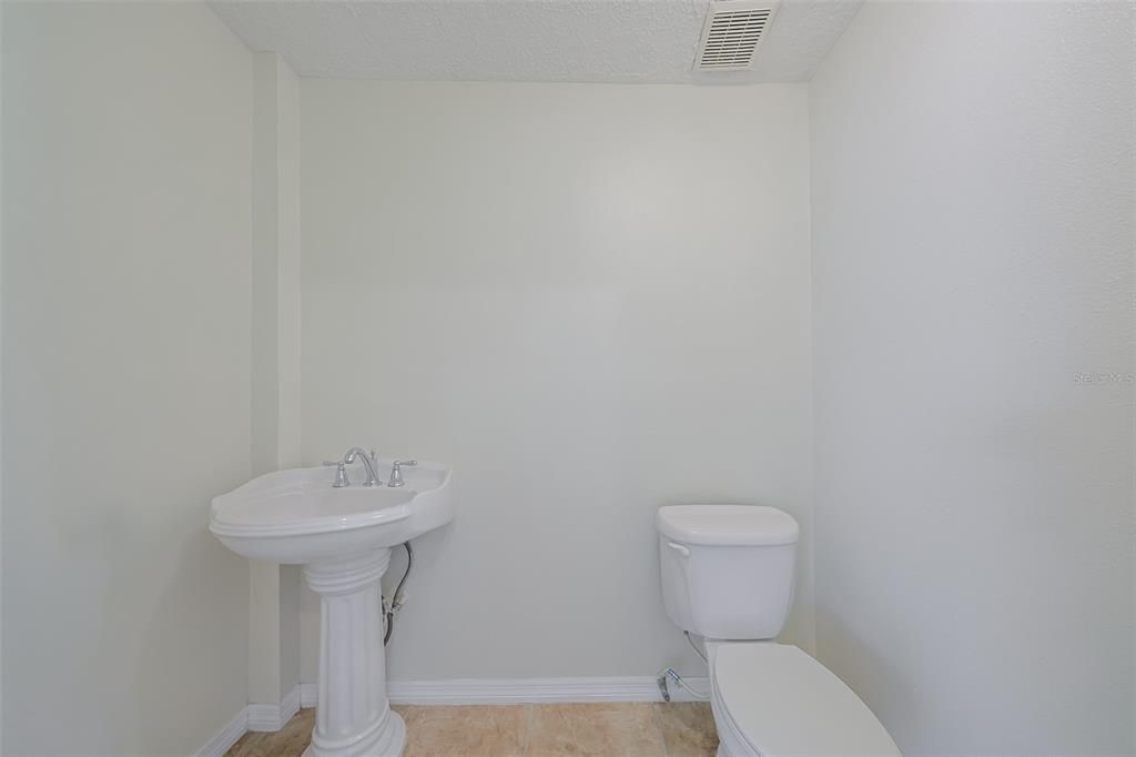 For Rent: $2,350 (3 beds, 2 baths, 1600 Square Feet)