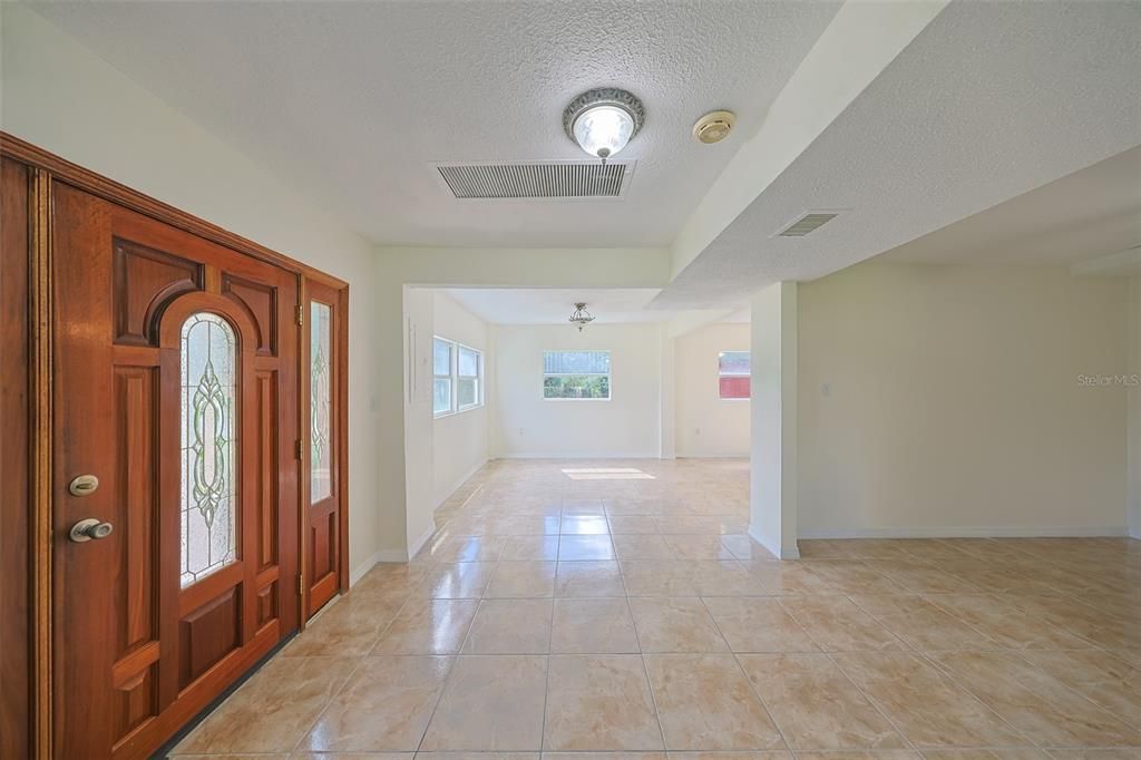 For Rent: $2,350 (3 beds, 2 baths, 1600 Square Feet)