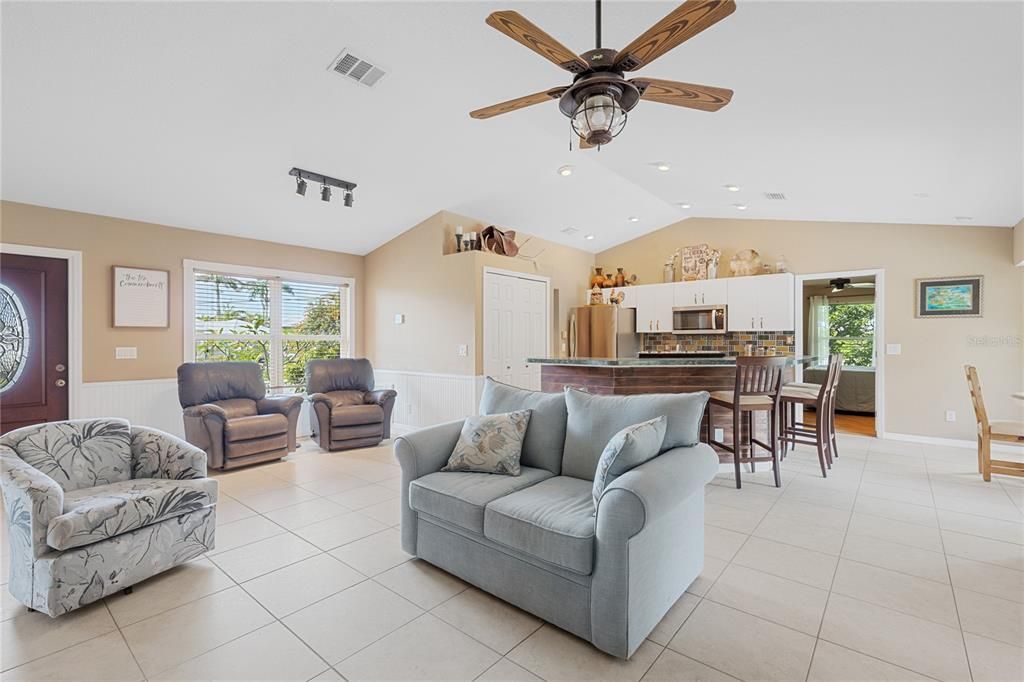 待售: $349,900 (3 贝兹, 2 浴室, 1264 平方英尺)