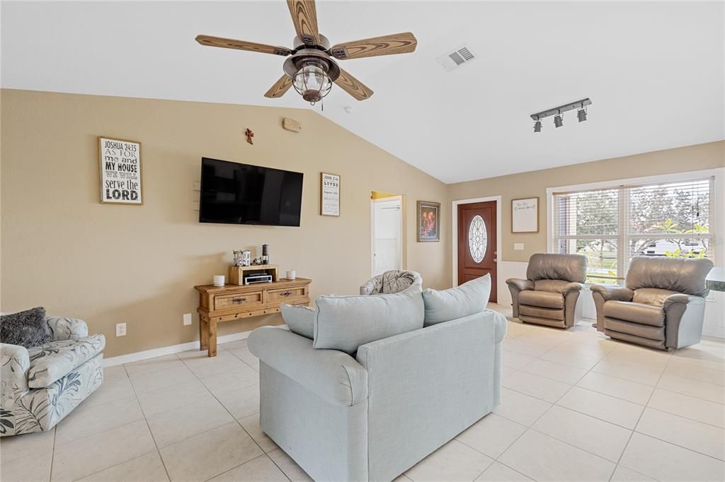 待售: $349,900 (3 贝兹, 2 浴室, 1264 平方英尺)